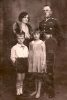 Rodzina Ficińskich. Od lewej Jerzy, Marjanna, Danuta, Józef. Częstochowa lata 1930-te.